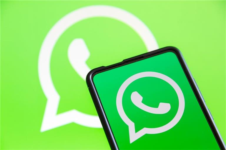 WhatsApp führt kostenpflichtige Kanal-Abos und Werbung im „Aktuelles“-Tab ein. Was das für Nutzer bedeutet und wer wirklich zahlen muss.