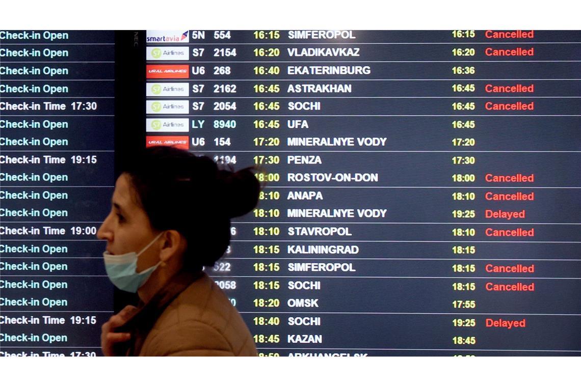 Russland: Drei Tote bei Moskau nach Drohnenangriff Wie bereits bei früheren Drohnenangriffen wurden Starts und Landungen an mehreren Moskauer Flughäfen ausgesetzt. Laut dem Moskauer Bürgermeister sollen mehr als 60 ukrainische Drohnen abgeschossen worden sein. (Archivbild)