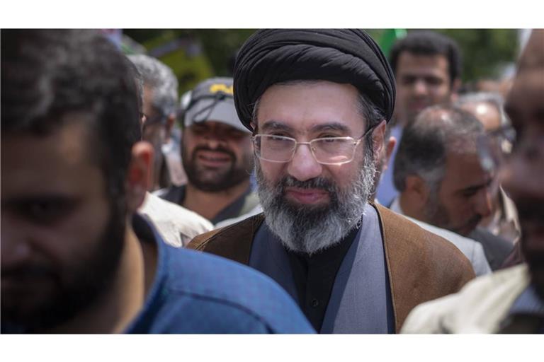 Wie der Vater so der Sohn: Das oberste Führungsamt im Iran bleibt in der Familie. Nach dem Tod von Ayatollah Ali Chamenei übernimmt sin Sohn Modschtaba Ruder in der Mullah-Theokratie.