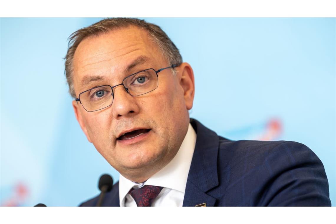Wie Donald Trump: Der AfD-Co-Vorsitzende Tino Chrupalla übt Fundamentalkritik an der Briefwahl.