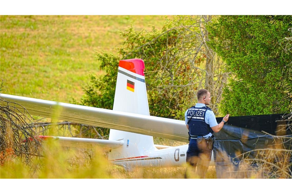 Hayinger Flugplatz nimmt am Dienstag wieder den Betrieb auf Wie es zu dem tödlichen Absturz kommen konnte, dazu ermitteln die zuständigen Kriminalbeamten in Zusammenarbeit mit der Bundesstelle für Flugunfalluntersuchung.
