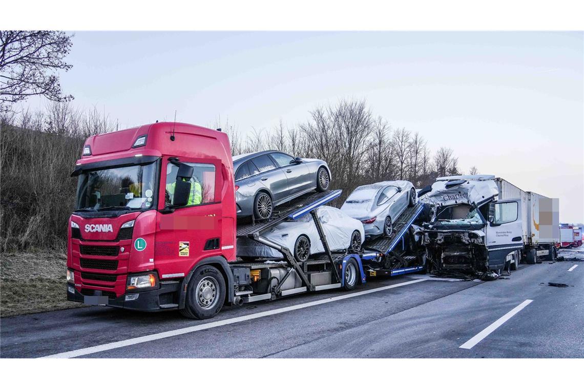 Autobahn mehrere Stunden lang gesperrt Wie es zu dem Unfall kam, ist bisher nicht klar. Es wurde ein Gutachten angefordert.