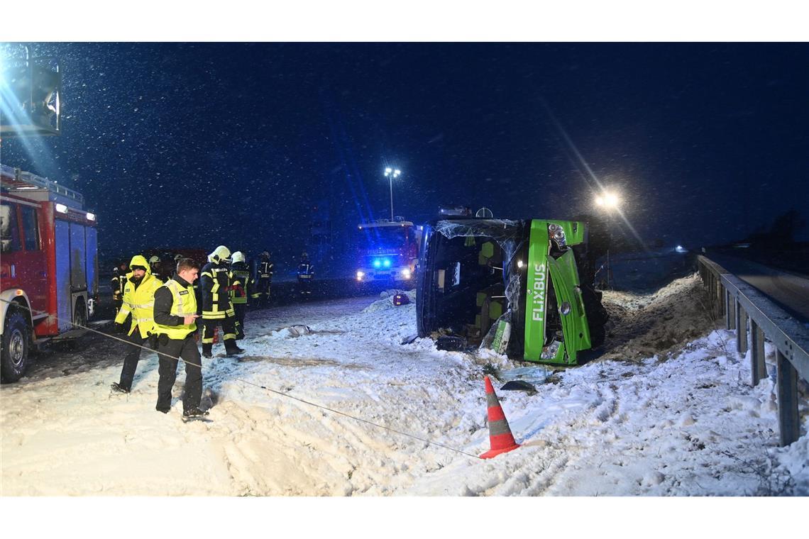 Flixbus zeigt sich betroffen nach schwerem Busunfall auf A11 Wie es zu dem Unfall kam, ist bislang unklar.