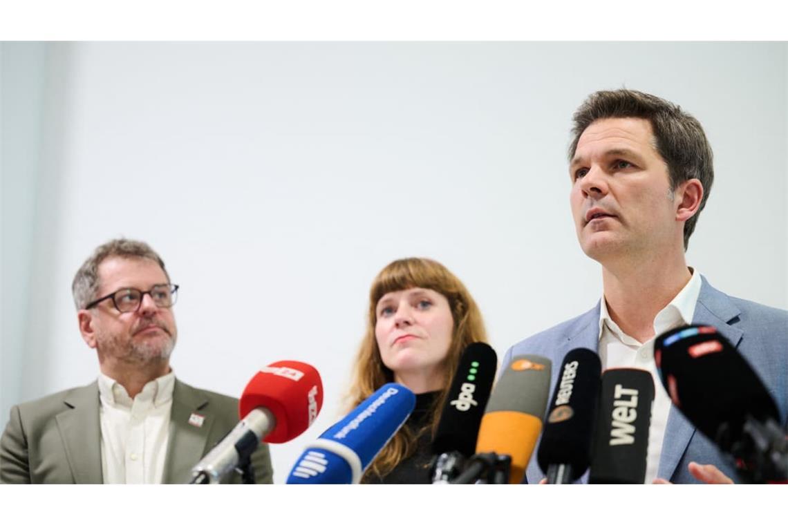 Wie geht es weiter? Vergangene Wochen hatten sich Linke, Grüne und SPD (hier Grünen-Spitzenkandidat Werner Graf, l., Linken-Landeschefin Kerstin Wolter, M., und SPD-Spitzenkandidat Steffen Krach, r.) auf eine Erklärung zum Schutz jüdischen Lebens geeinigt. Nun ist unklar, ob sie noch gilt.