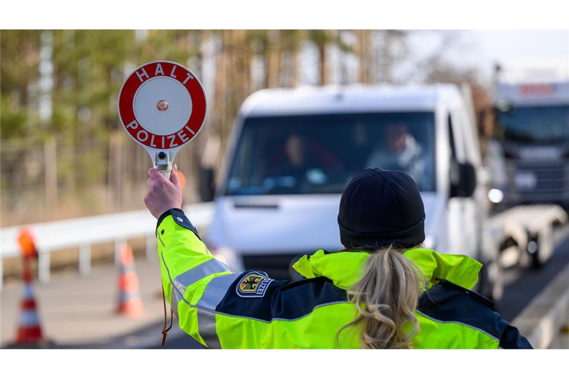 Migrationspolitik der neuen Koalition: Kommt jetzt ein neuer Kurs? Wie genau die Zurückweisungen von Asylbewerbern umgesetzt werden sollen, ist noch nicht klar.