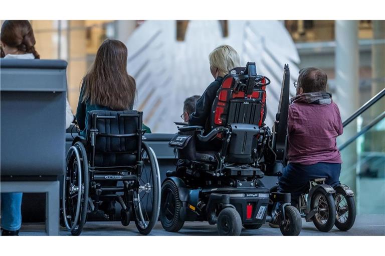 Wie kann da Leben für Menschen mit Behinderungen alltagstauglicher werden? Der Bundestag berät nun über das Behindertengleichstellungsgesetz.