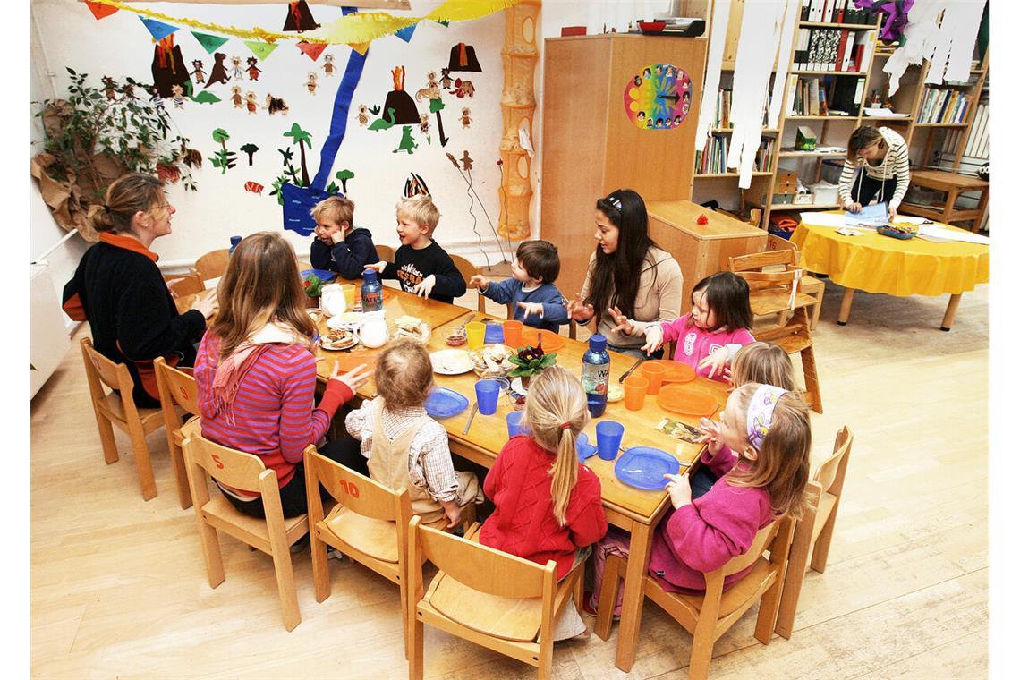 Stadt schafft 500 zusätzliche Kita-Plätze Wie kann man Fachkräfte effektiv einsetzen und möglichst vielen Familien einen Betreuungsplatz anbieten ohne Abstriche bei der Qualität machen zu müssen?