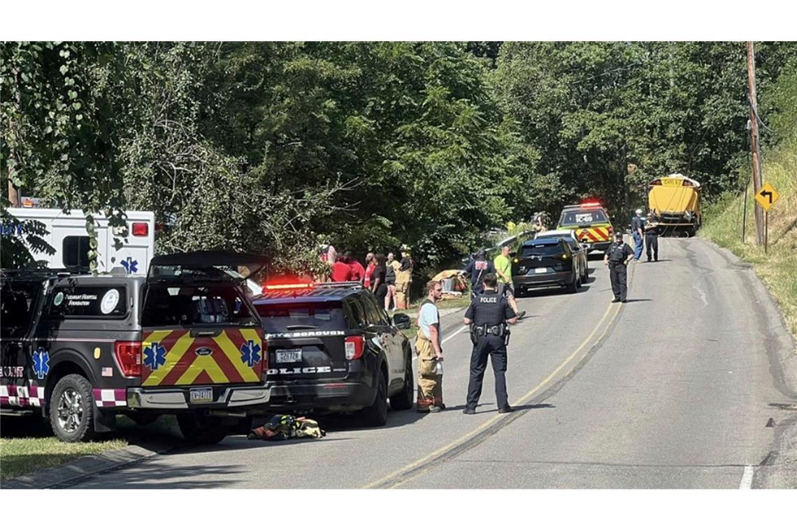 Schulbusunfall: Gut 20 Menschen in USA im Krankenhaus Wie schwer die Menschen verletzt wurden, war zunächst unklar.
