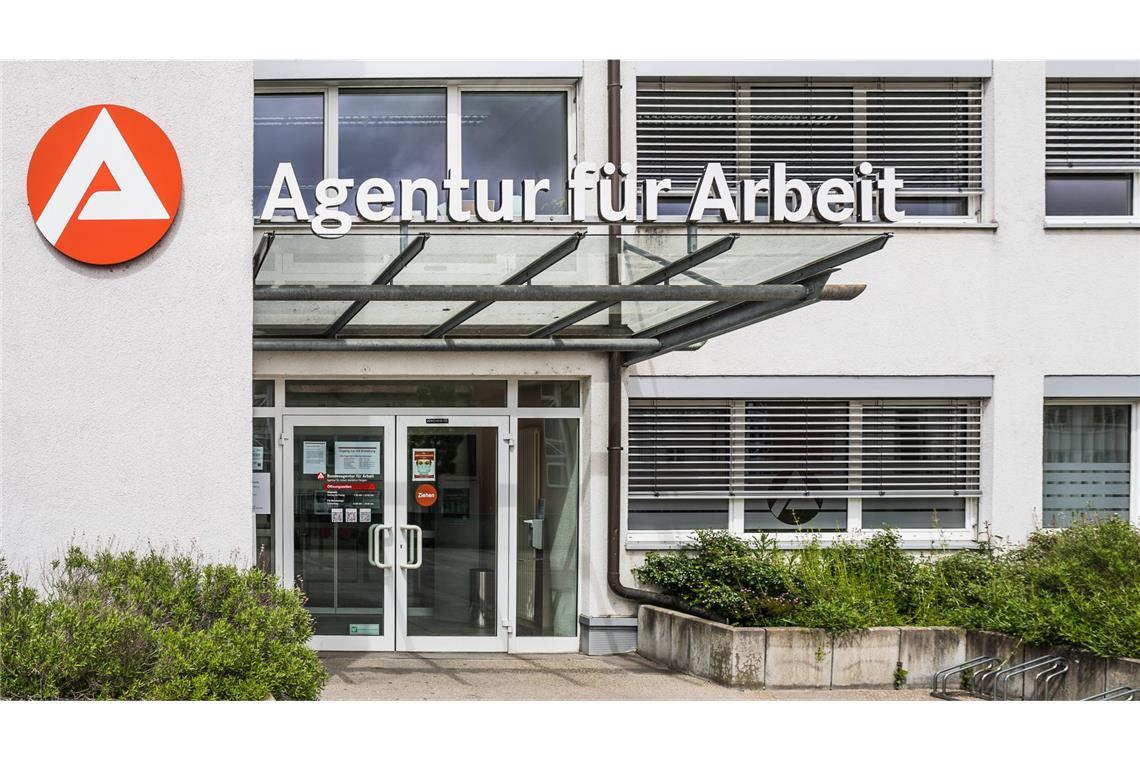 Leichter Rückgang der Arbeitslosigkeit im März Wie steht es um die Arbeitslosigkeit?