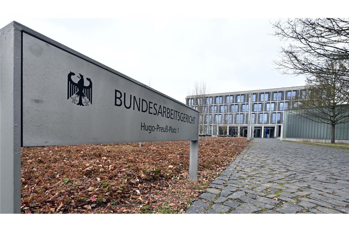 Gekürzte Betriebsratsvergütung: Beweislast liegt bei VW Wie viel Geld darf ein Unternehmen einem freigestellten Betriebsrat zahlen? Das Bundesarbeitsgericht hat dazu geurteilt. (Archivbild)