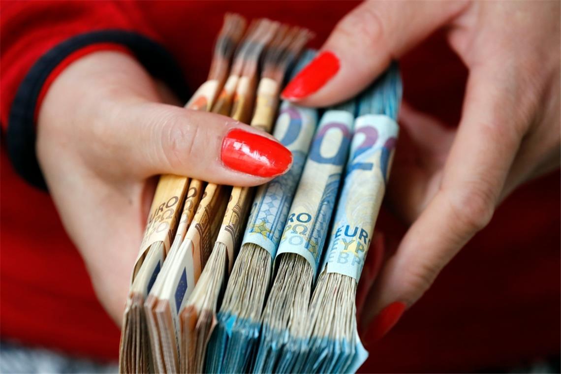 Was ist ein normales Vermögen? Wie viel Vermögen ist in Deutschland normal? Neue Zahlen zeigen: 2023 lag der Median bei 103.100 Euro. Doch je nach Alter bedeutet das etwas völlig anderes.