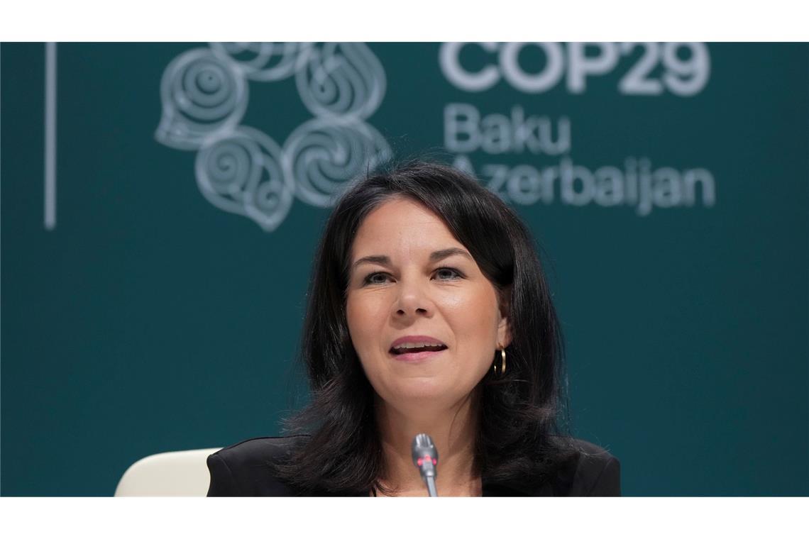 Wut und Frust in Baku: UN-Klimagipfel ringt um Abschluss Will breite Koalitionen schmieden: Außenministerin Baerbock.