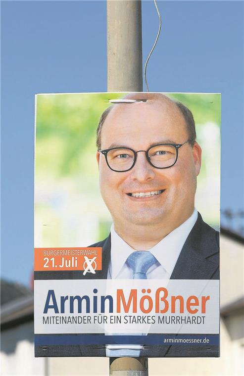 Will den Wahlkampf dazu nutzen, sein Ohr nah an der Bevölkerung zu haben, sagt der amtierende Bürgermeister Armin Mößner – hier ein Plakat in der Hörschbachstraße. Foto: J. Fiedler