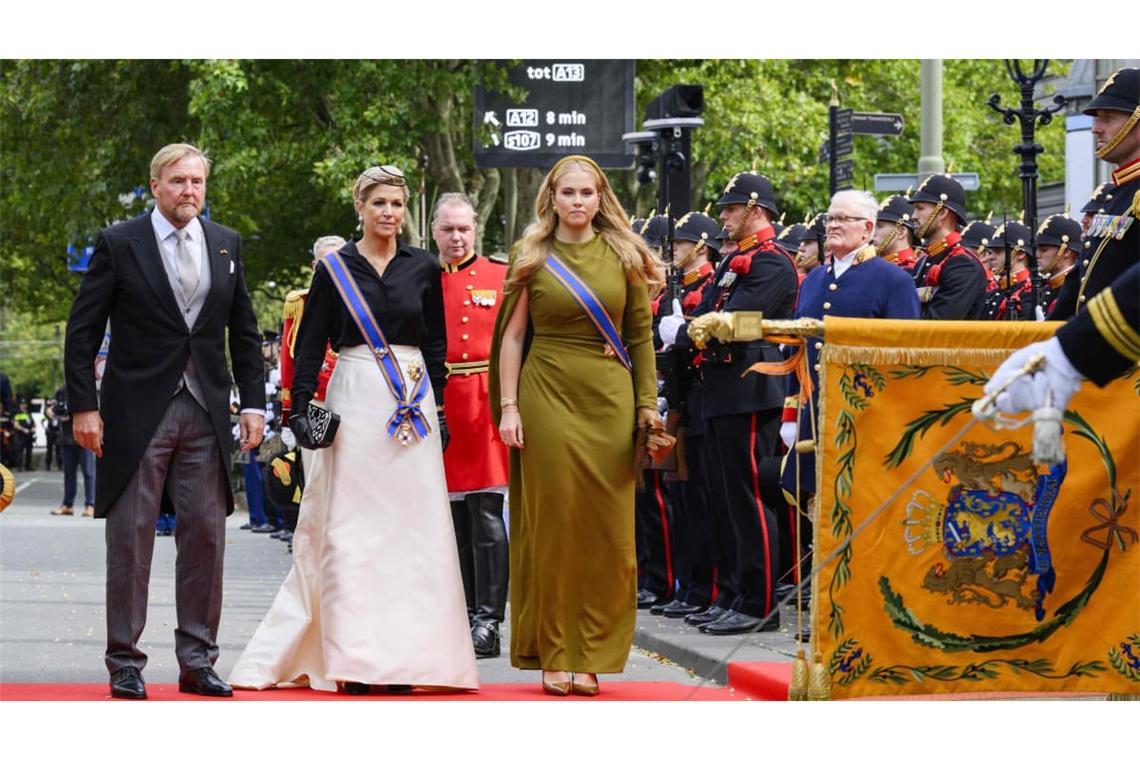 Willem-Alexander, Maxima and Amalia bei der Ankunft zu Willem-Alexanders Rede.