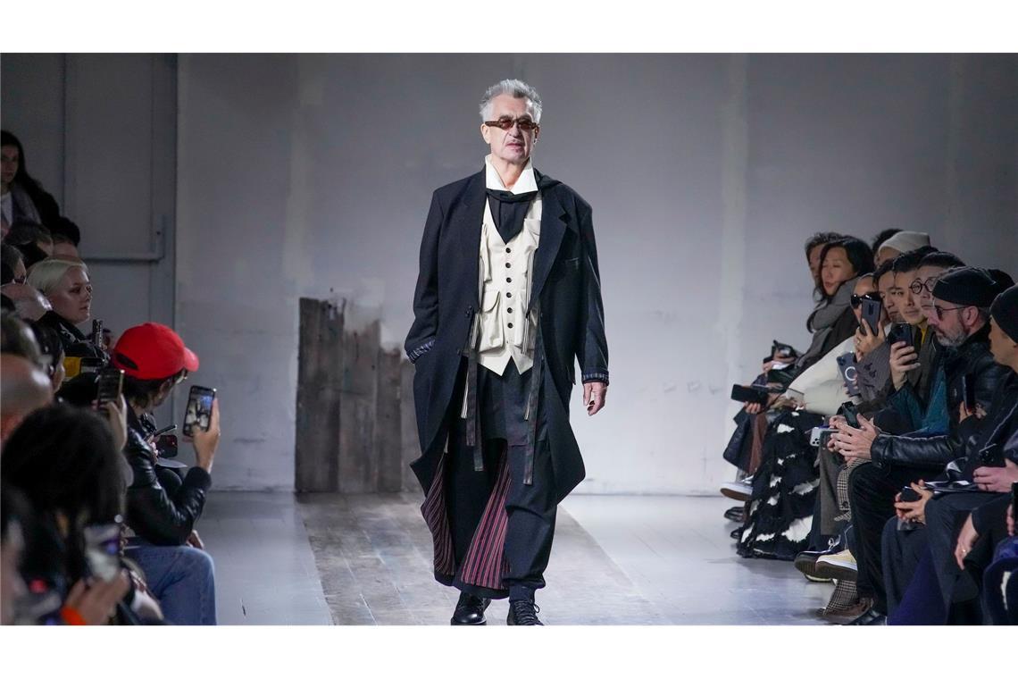 Vom Trümmerkind zum Weltbürger: Wim Wenders wird 80 Wim Wenders trat auch schon als Model auf - 2024 in Paris. (Archivbild)