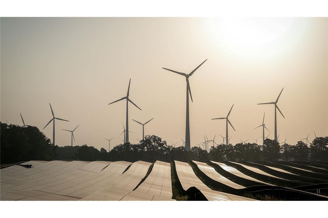 Wind (30 Prozent) und Photovoltaik (16 Prozent) stehen zusammen für fast die Hälfte der Stromerzeugung in Deutschland. (Symbolbild)