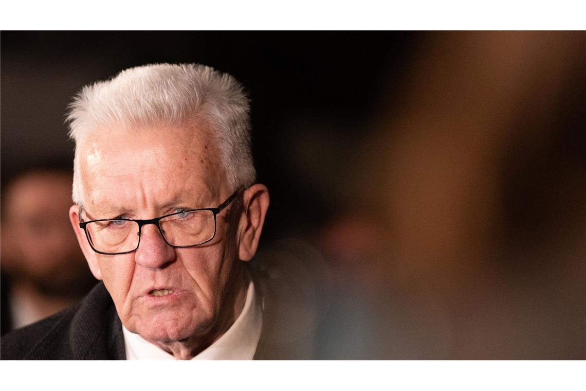 Winfried Kretschmann zu Mannheim: „Schwer zu ertragen“ Winfried Kretschmann (Bündnis 90/Die Grünen), Ministerpräsident von Baden-Württemberg, gibt auf dem Paradeplatz in der Innenstadt ein Statement.