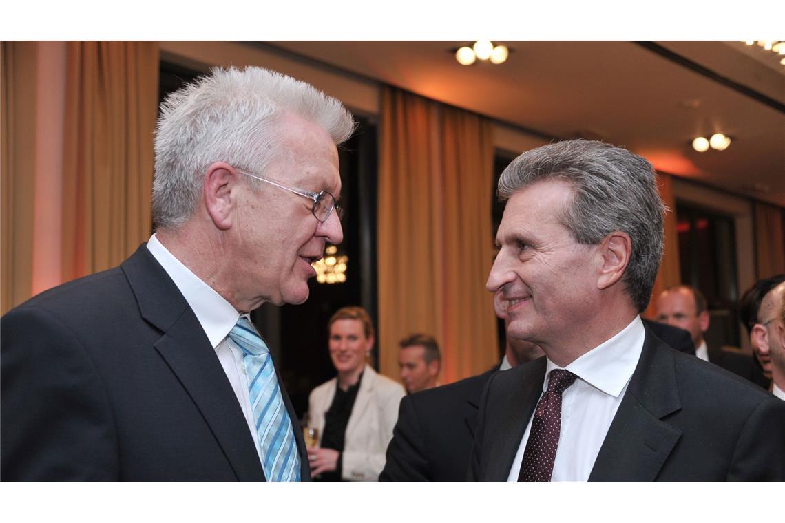 Winfried Kretschmann (Bündnis 90/die Grünen - l) mit Günther H. Oettinger (CDU). Oettinger hat einen Wunsch an Kretschmann (Archivfoto).