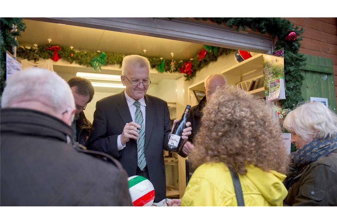 Ministerpräsident geht privat nicht auf Weihnachtsmärkte Winfried Kretschmann geht nicht mehr auf Weihnachtsmärkte. (Archivbild)