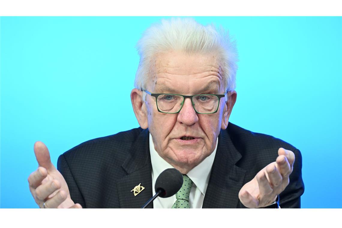 Ministerpräsident zu kommunaler Finanznot: „Ball liegt beim Bund“ Winfried Kretschmann verkündet schlechte Neuigkeiten für die finanziell schwer angeschlagenen Kommunen im Südwesten.
