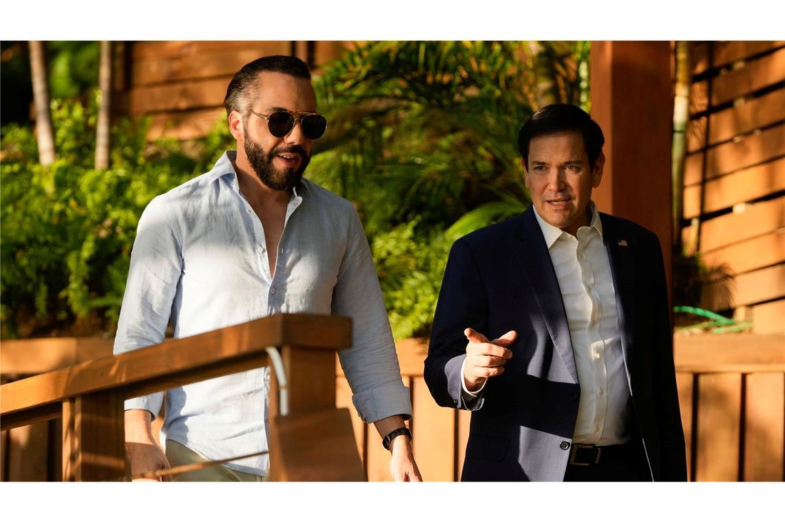 El Salvador nimmt Straftäter aus USA in Mega-Gefängnis auf "Wir haben den Vereinigten Staaten von Amerika die Möglichkeit angeboten, einen Teil ihres Gefängnissystems auszulagern", sagte Bukele.