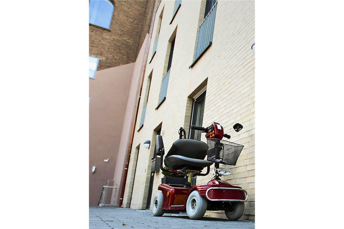 In Stuttgart fehlen Wohnungen fürs Alter Wir müssen draußen bleiben: Viele Wohnungen in Stuttgart sind nicht barrierefrei und deshalb nicht mit Rollator begehbar. Wir müssen draußen bleiben: Viele Wohnungen in Stuttgart sind nicht barrierefrei und deshalb nicht mit Rollator begehbar.