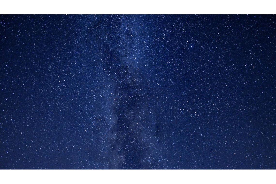 Astronomische Jahresvorschau - Sonne, Mond und Sterne 2025 Wir sind Teil der Milchstraße und können von der Erde aus tausende Sterne dieser Galaxie sehen. (Archivbild)