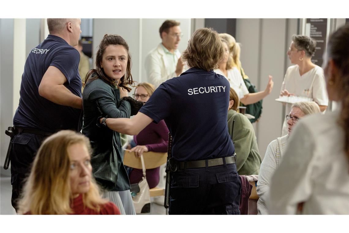 „Kammerflimmern“ – Wie war der Tatort aus Zürich? Wird aus dem Spital verwiesen: Journalistin Paula Bianchi (Annina Walt).