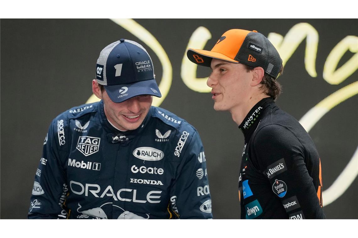 McLaren vor dem Knall? Teamduell spitzt sich nach Crash zu Wird für WM-Spitzenreiter Oscar Piastri (r) Titelverteidiger Max Verstappen noch zur Gefahr?