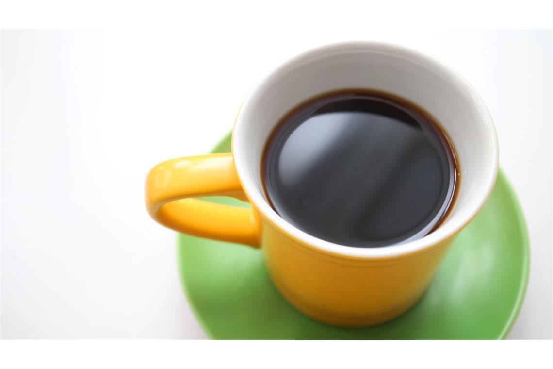 Wirkt Kaffee am Morgen nur so intensiv, weil in der Nacht Entzugserscheinungen entstanden? (Symbolbild)
