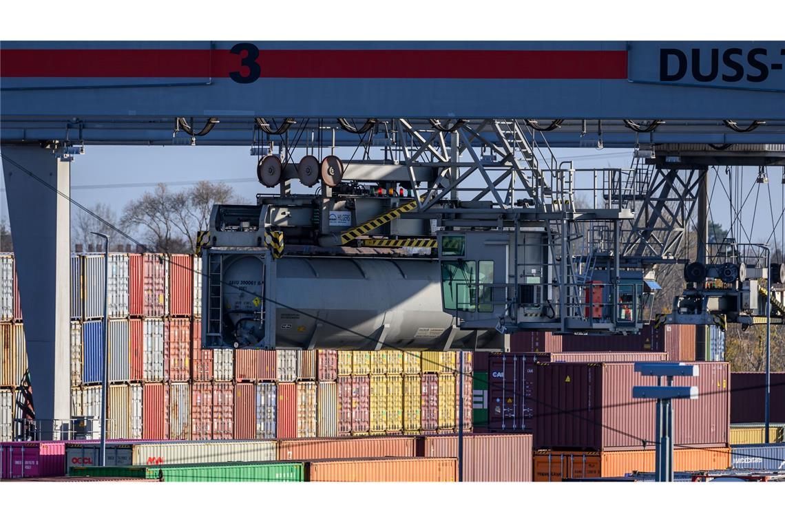 DIW senkt Erwartungen für Wirtschaftswachstum Wirtschaftsforscher pessimistischer für Deutschland