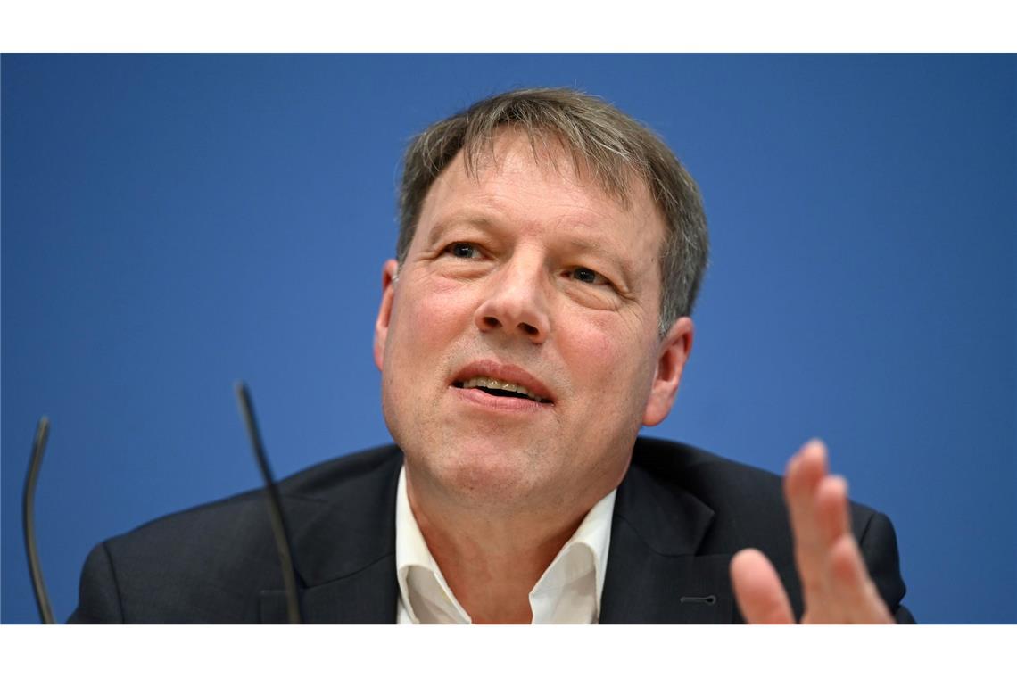 Wissenschaftler Bach rät zu "Augenmaß".