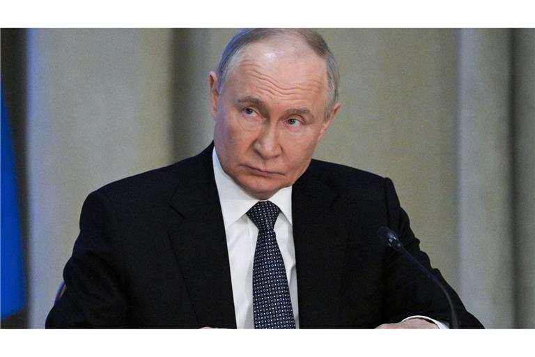 Wladimir Putin drängt Ukrainer nach britischen Angaben dazu, die russische Staatsbürgerschaft anzunehmen. (Archivbild)