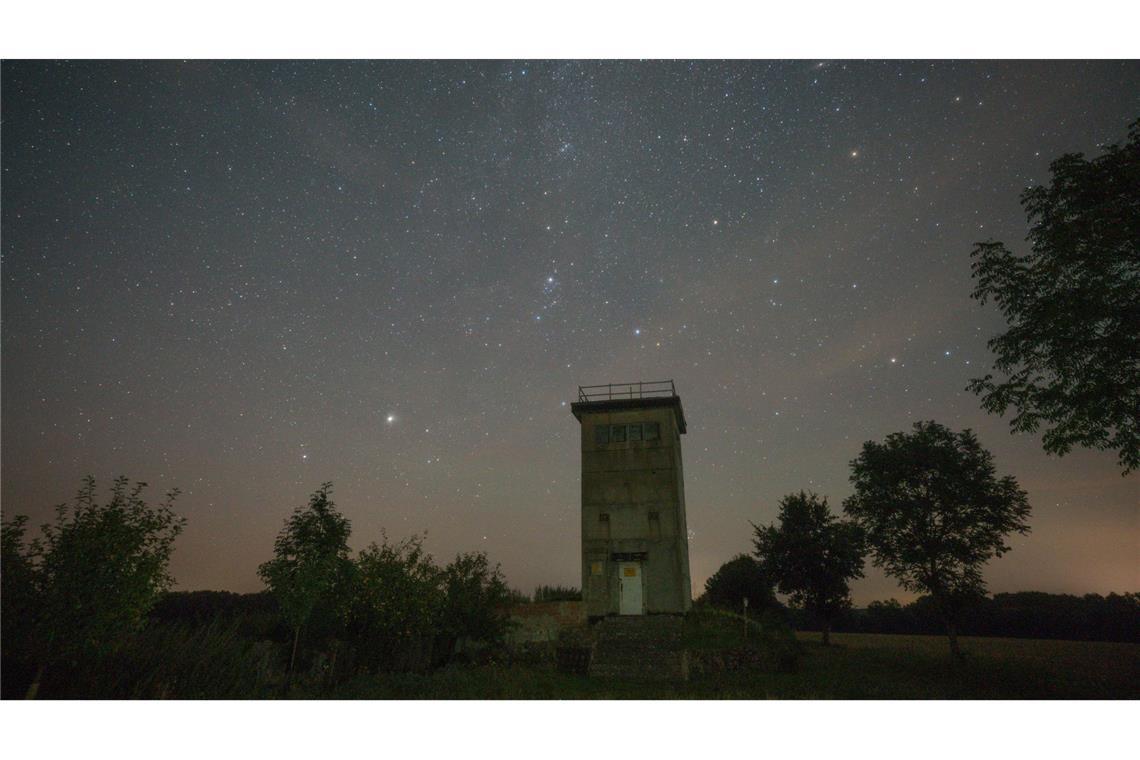 Astronomische Jahresvorschau - Sonne, Mond und Sterne 2025 Wo es richtig dunkel ist, lassen sich die Sterne besonders gut und zahlreich bewundern. (Archivbild)