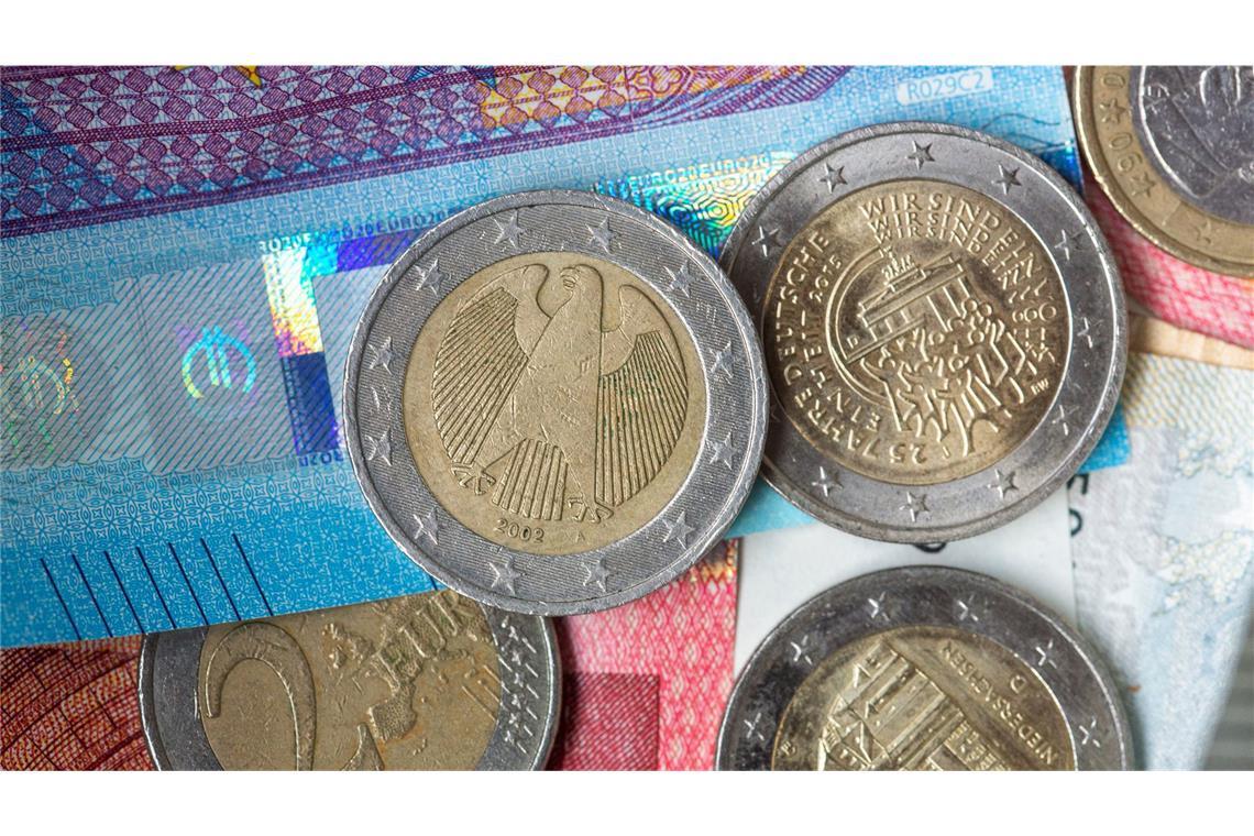 Wo ist 2026 mehr Geld drin und wo muss man tiefer in die Tasche greifen? (Symbolbild)