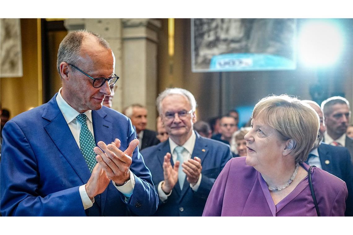Schwächelt die Union nach Abstimmung mit AfD? Wofür steht die CDU? Angela Merkel und Friedrich Merz im September beim Berliner Gespräch zum 70. Geburtstag der Ex-Kanzlerin.