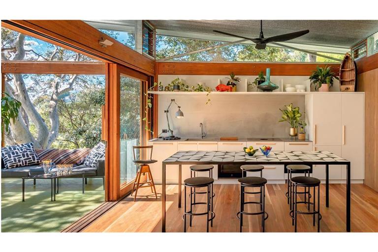 Wohnen im Einklang mit der Natur: CPLUSC Architekten und ihr Projekt „Balmy Palmy“,  Palm Beach, Sydney, Australien. Weitere Wohnbeispiele finden sich im Buch „Sustainable Living“.