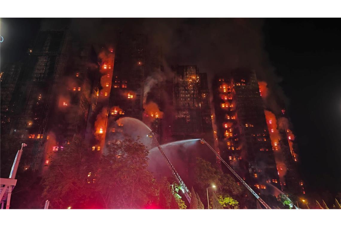 Wohnkomplex in Flammen: Mindestens 150 verkohlte Leichen in Honkong geborgen. (Archivbild)