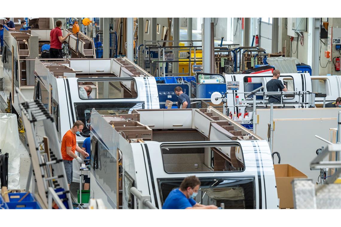 Großaktionär wird Chef bei Wohnmobilhersteller Knaus Tabbert Wohnmobilhersteller Knaus Tabbert wird in seinen Hauptwerken eine Produktionspause einlegen.