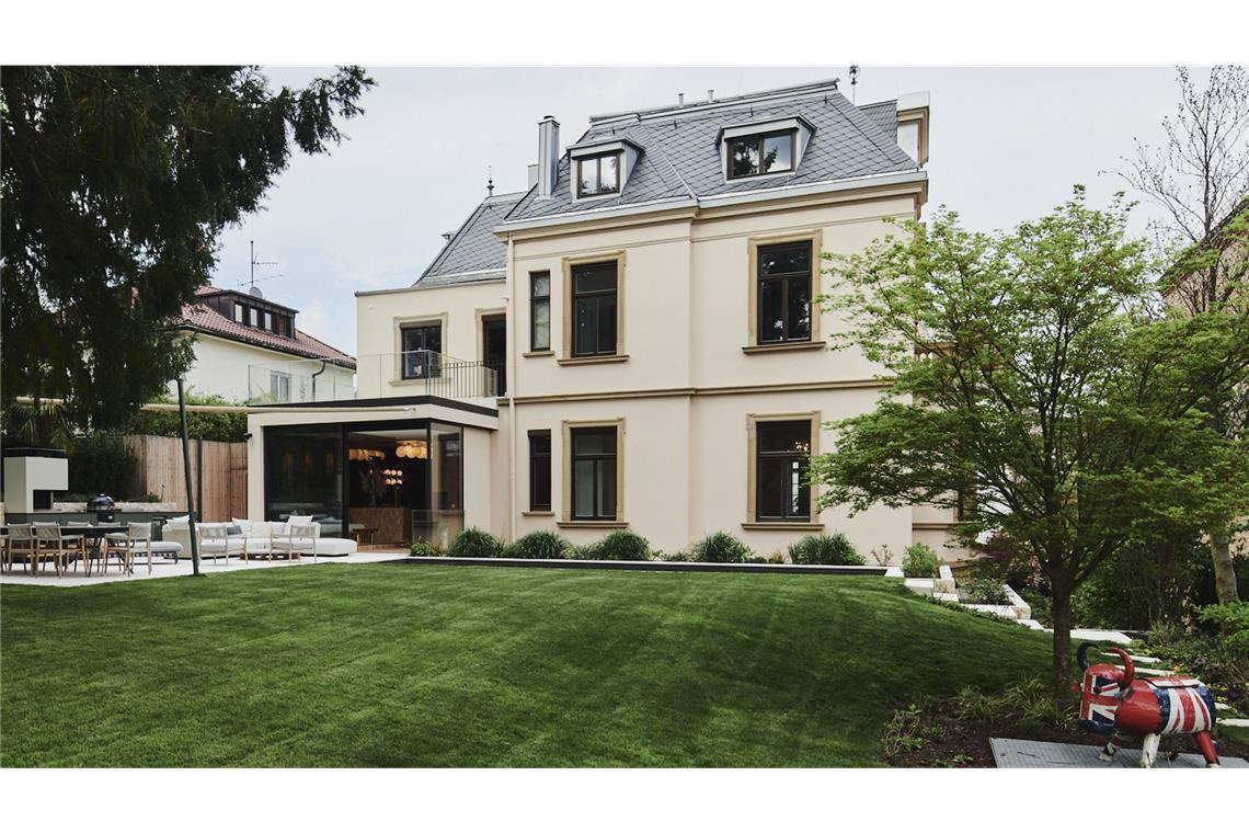 5 der besten umgebauten Villen und Wohnungen in Stuttgart Wohntraum – ein sorgsam umgebautes Haus mitten in Stuttgart und doch mit viel Grün, die Umgestaltung besorgte der Architekt Simon Fehrle.