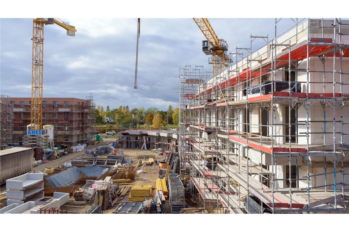 Branche für einfacheres Bauen gegen die Wohnungsnot Wohnungen können nach Ansicht der Branche deutlich günstiger gebaut werden als bislang. (Archivbild)