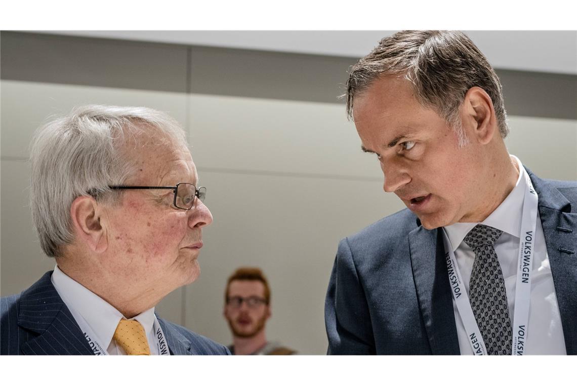 So äußert sich Oliver Blume zum Abschied von Porsche Wolfgang Porsche (links) kann mit der Arbeit von Oliver Blume zufrieden sein.