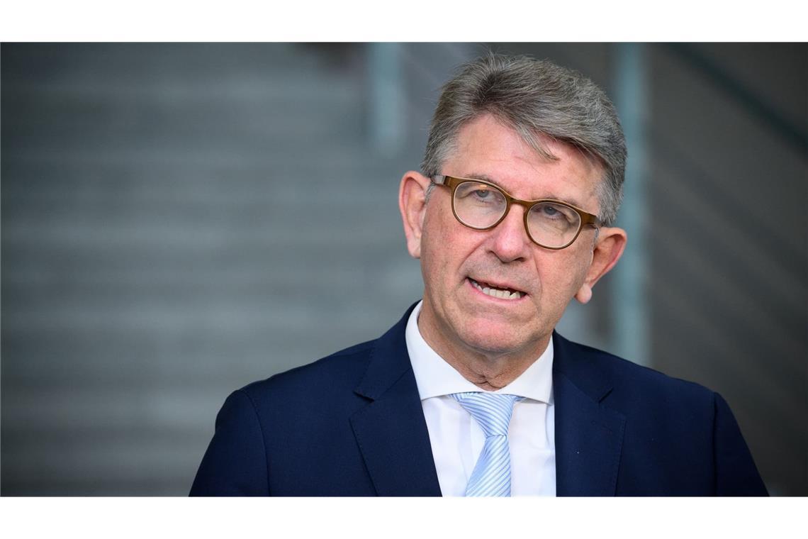 Wolfram Weimer (parteilos), Staatsminister für Kultur und Medien. (zu dpa: «Streit um Buchhandlungspreis: Weimer präsentiert Chronologie»)