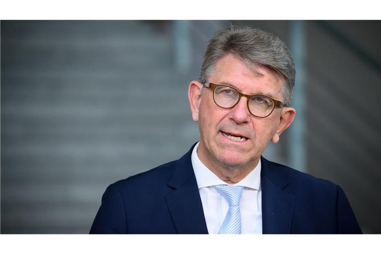 Wolfram Weimer (parteilos), Staatsminister für Kultur und Medien. (zu dpa: «Streit um Buchhandlungspreis: Weimer präsentiert Chronologie»)
