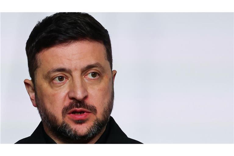 Wolodymyr Selenskyj kritisiert das Krisenmanagement der Kiewer Stadtverwaltung unter Bürgermeister Vitali Klitschko.