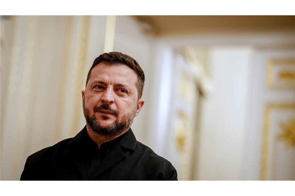 Wolodymyr Selenskyj, Präsident der Ukraine, 
erwartet den Bundeskanzler im Präsidentenpalast in der ukrainischen Hauptstadt Kiew. (zu dpa: «Selenskyj offen für Wahlen - Aber unter Bedingungen»)