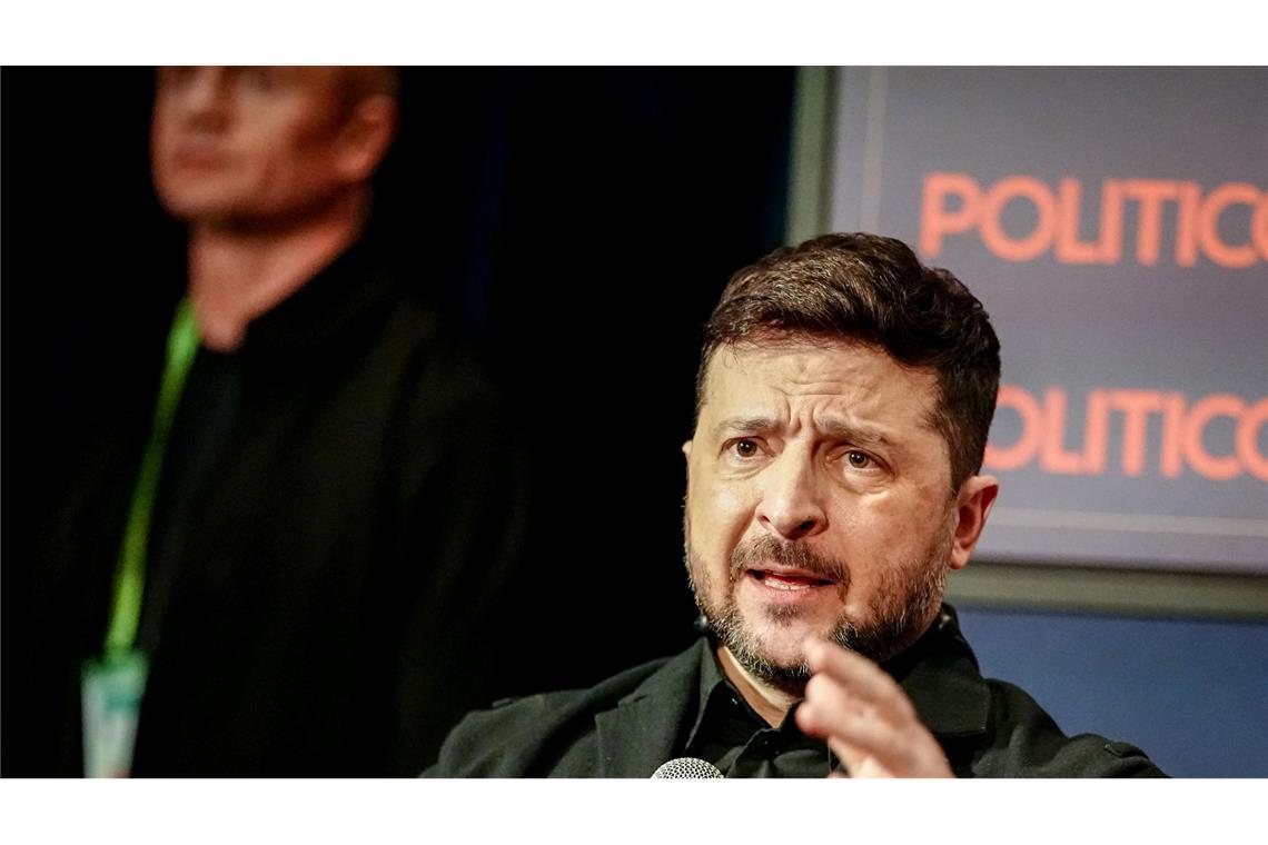 Wolodymyr Selenskyj sitzt bei einer Veranstaltung auf der Münchner Sicherheitskonferenz.