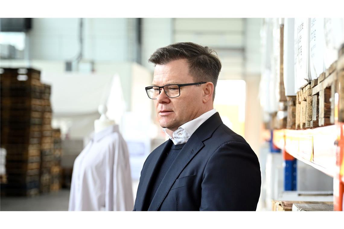 Wirksam gegen Fast Fashion? Schneider plant Textilgesetz