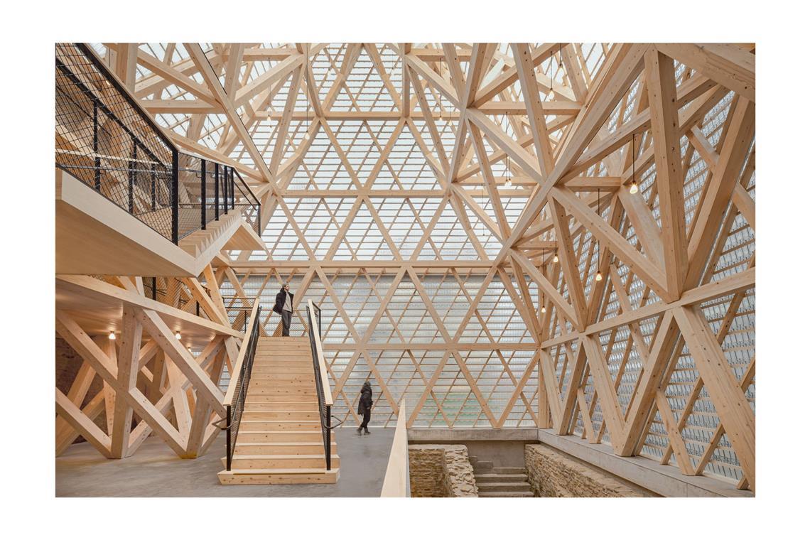 Wulf Architekten aus Stuttgart sind  für ihre  Holz- und Biberschwanzglasziegel-Konstruktion in Reutlingen nominiert worden.