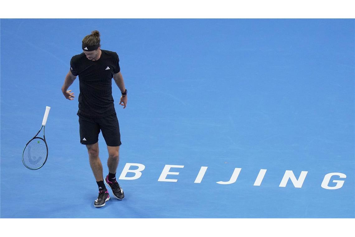 Bilder des Tages Wut-Ausbruch: Zverev wirft Schläger im China-Open-Viertelfinale gegen Medwedew